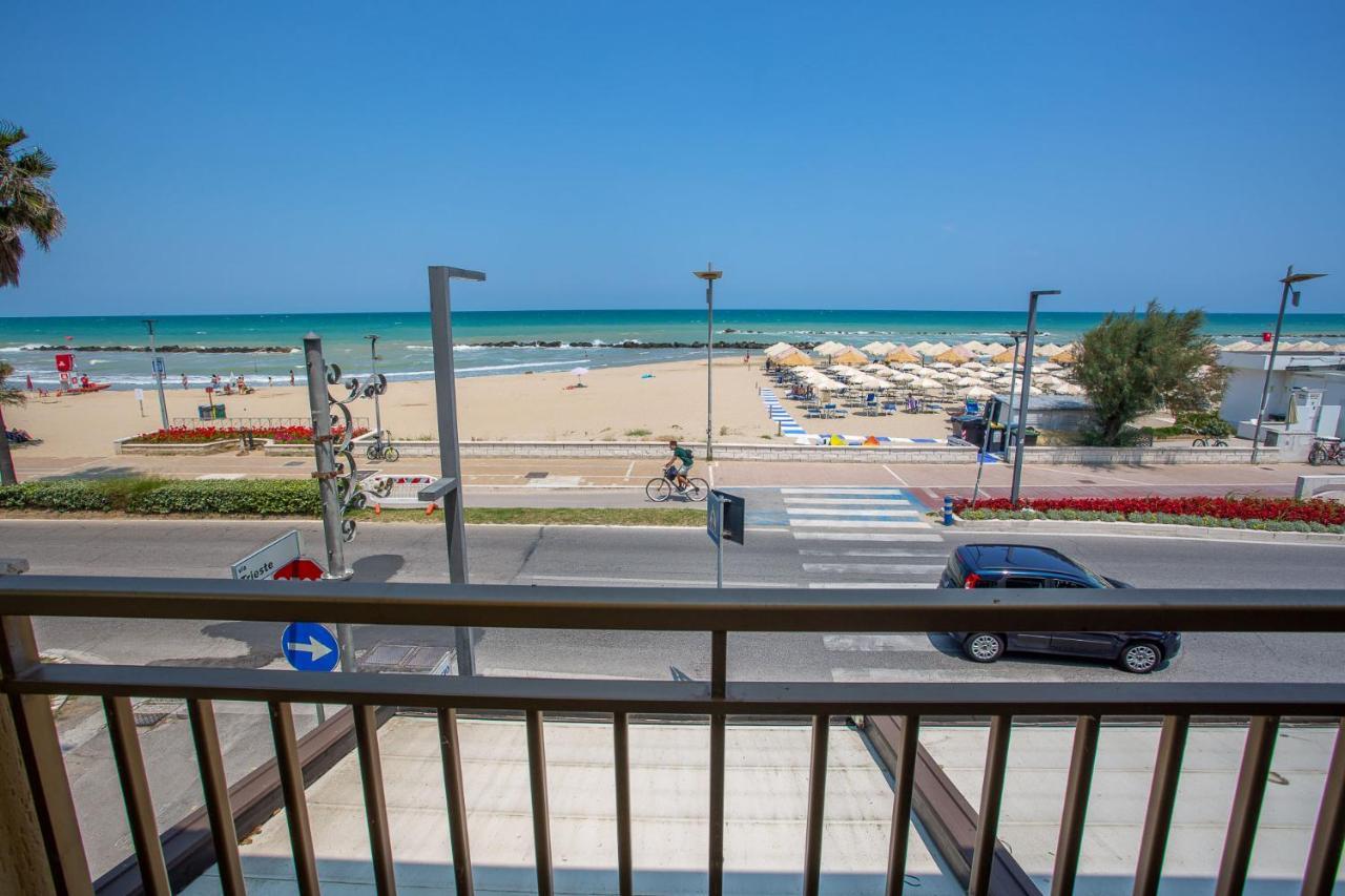 Palm Beach House - Vista Mare Montesilvano Marina Extérieur photo