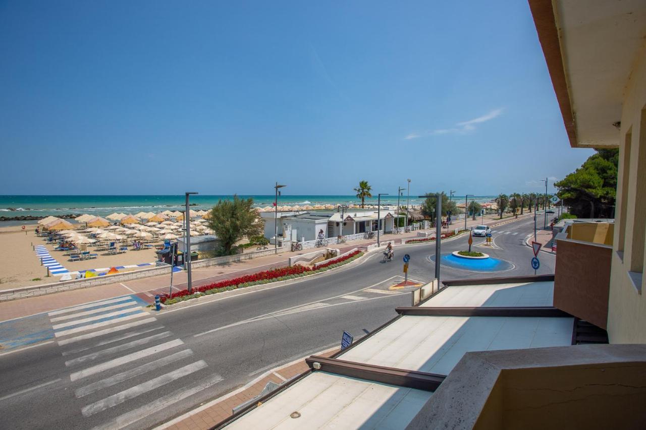 Palm Beach House - Vista Mare Montesilvano Marina Extérieur photo