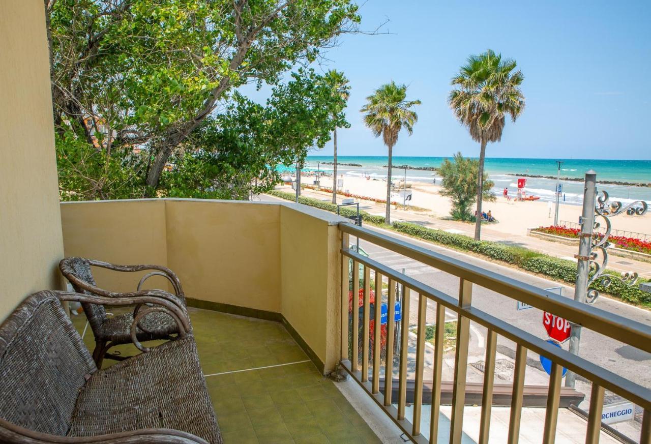 Palm Beach House - Vista Mare Montesilvano Marina Extérieur photo